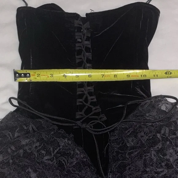 Black lace costume dress - Picture 2 of 3